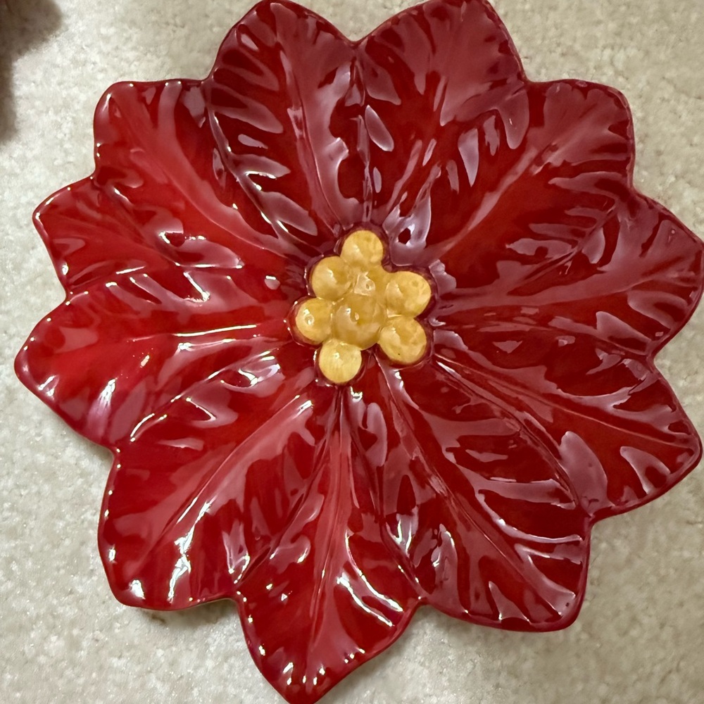Red Poinsettia Holiday Decorative Plates (2) - Picture 4 of 10